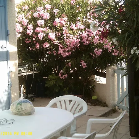 Dans Jardin Piscine Parking Pres De La * ヴィック・ラ・ガルディオル